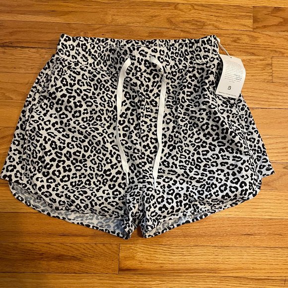 Buffbunny Collection Pants - NWT Buffbunny White Leopard Flo Short V2